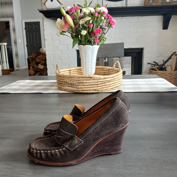 Micheal Kors Suede Women's Brown Wedge Loafers excellent condition size 8 - Picture 3 of 6